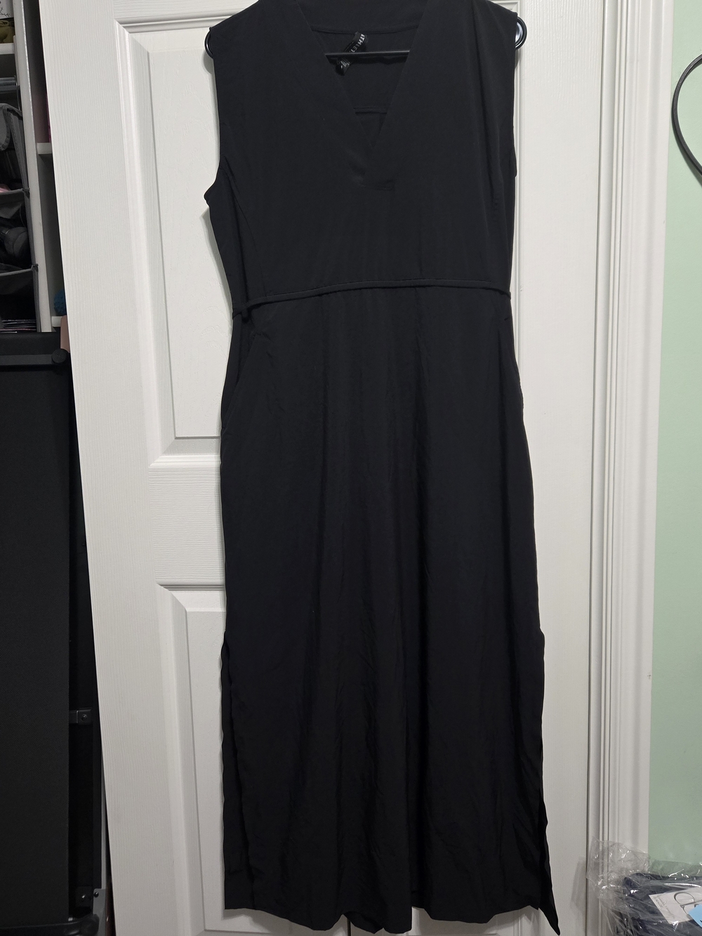 Athleta Black Sleeveless V-Neck Maxi Dress